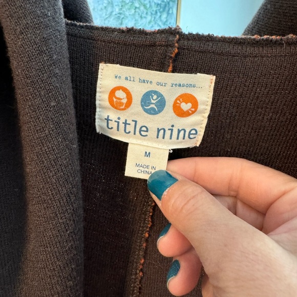 Perfect hoodie for fall. Good condition with some piling - Picture 5 of 6